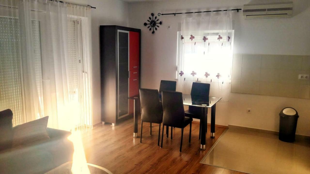 Apartman Колан Екстериор снимка