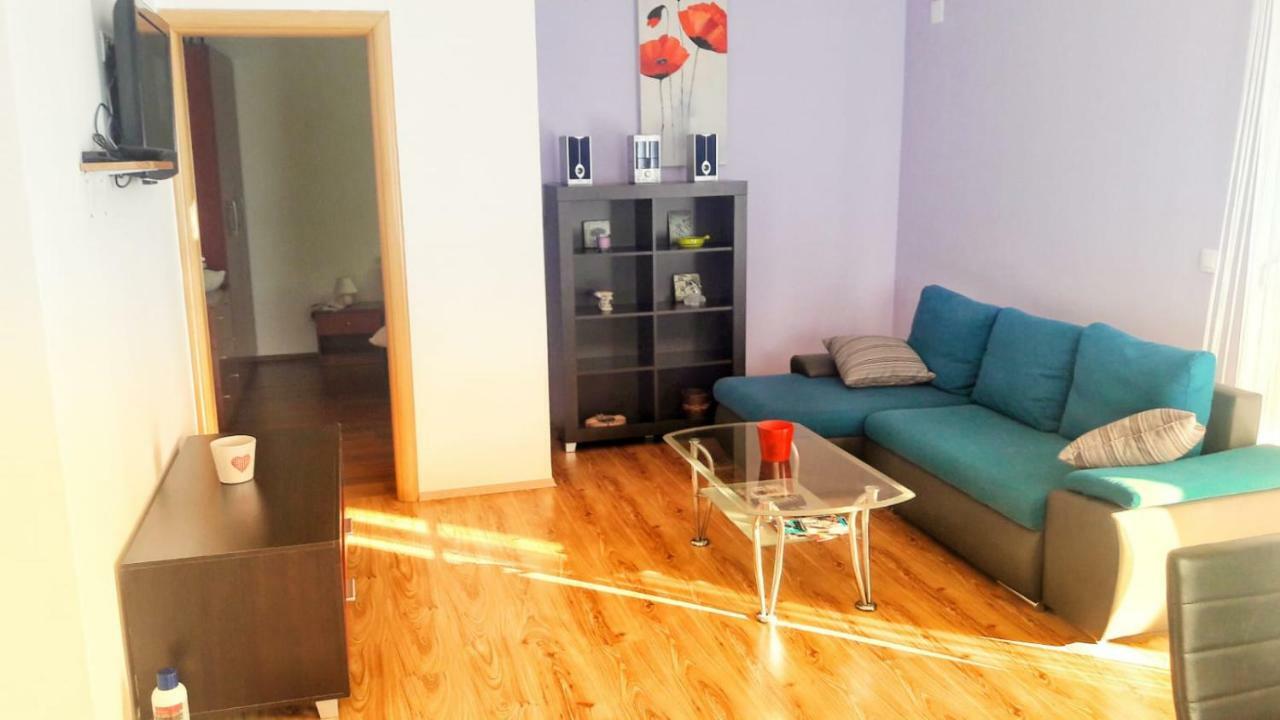 Apartman Колан Екстериор снимка
