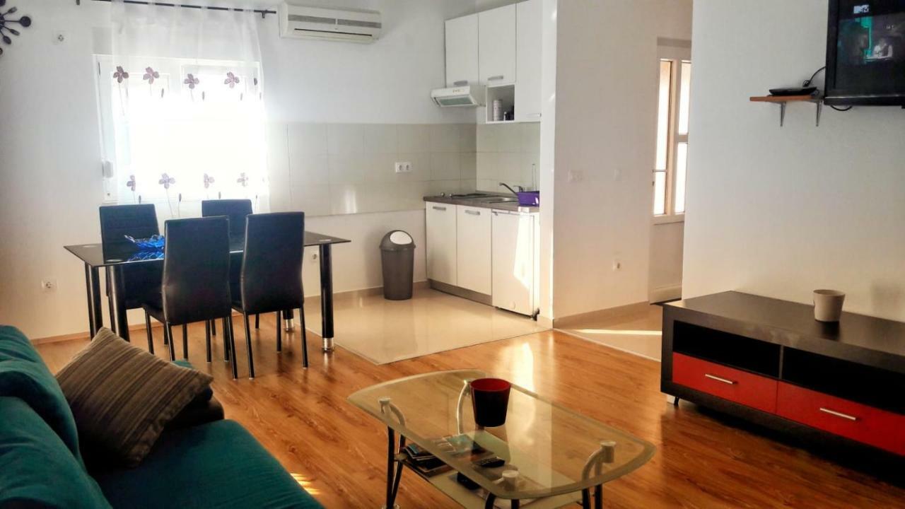 Apartman Колан Екстериор снимка
