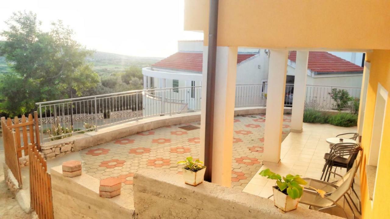 Apartman Колан Екстериор снимка