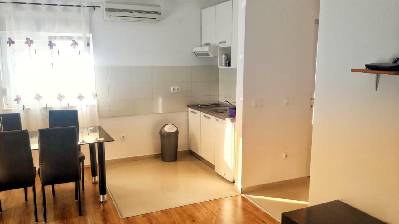 Apartman Колан Екстериор снимка